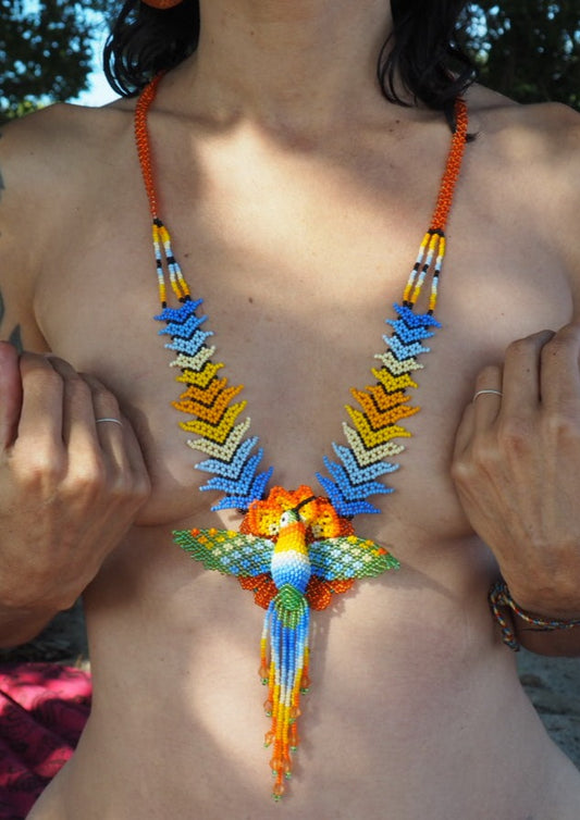 Necklace Colibri: La inocencia gana